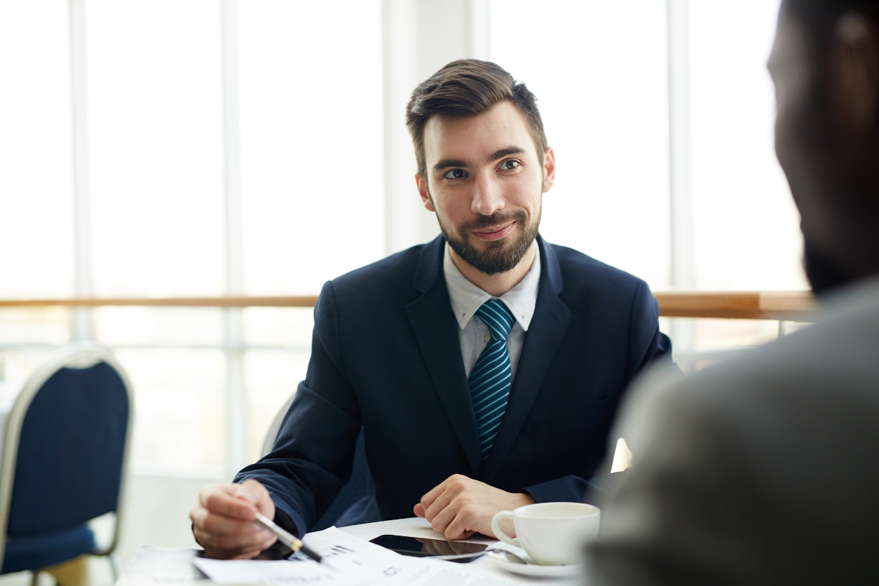 homme ingénieur d'affaire